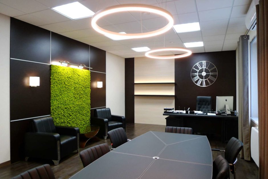 Часы в интерьере офиса