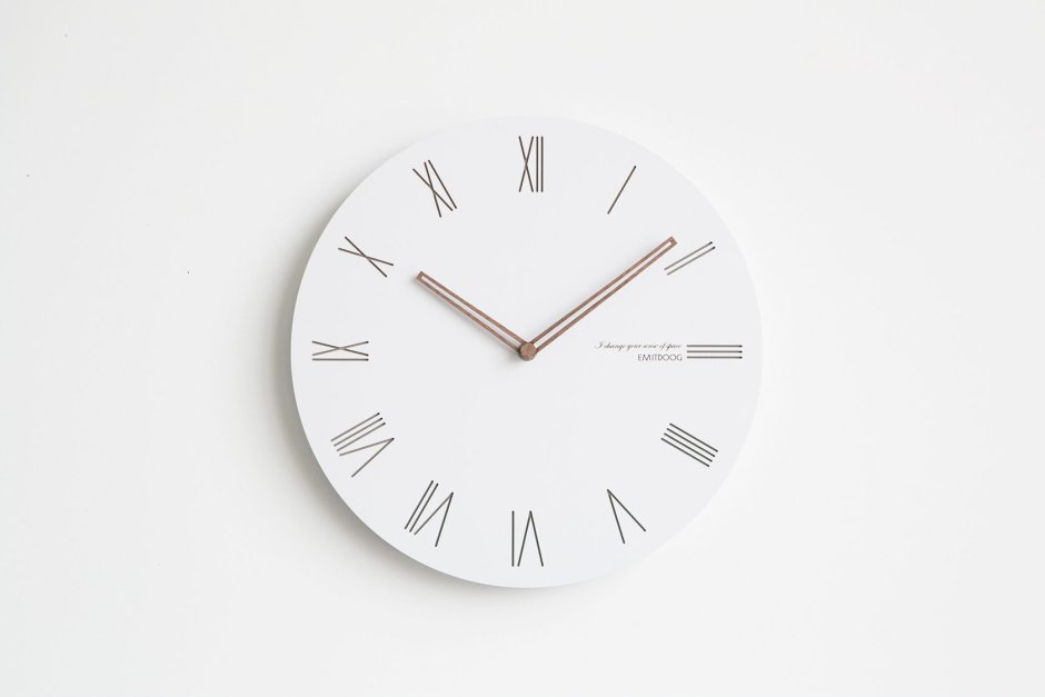Минималистичные часы на стену