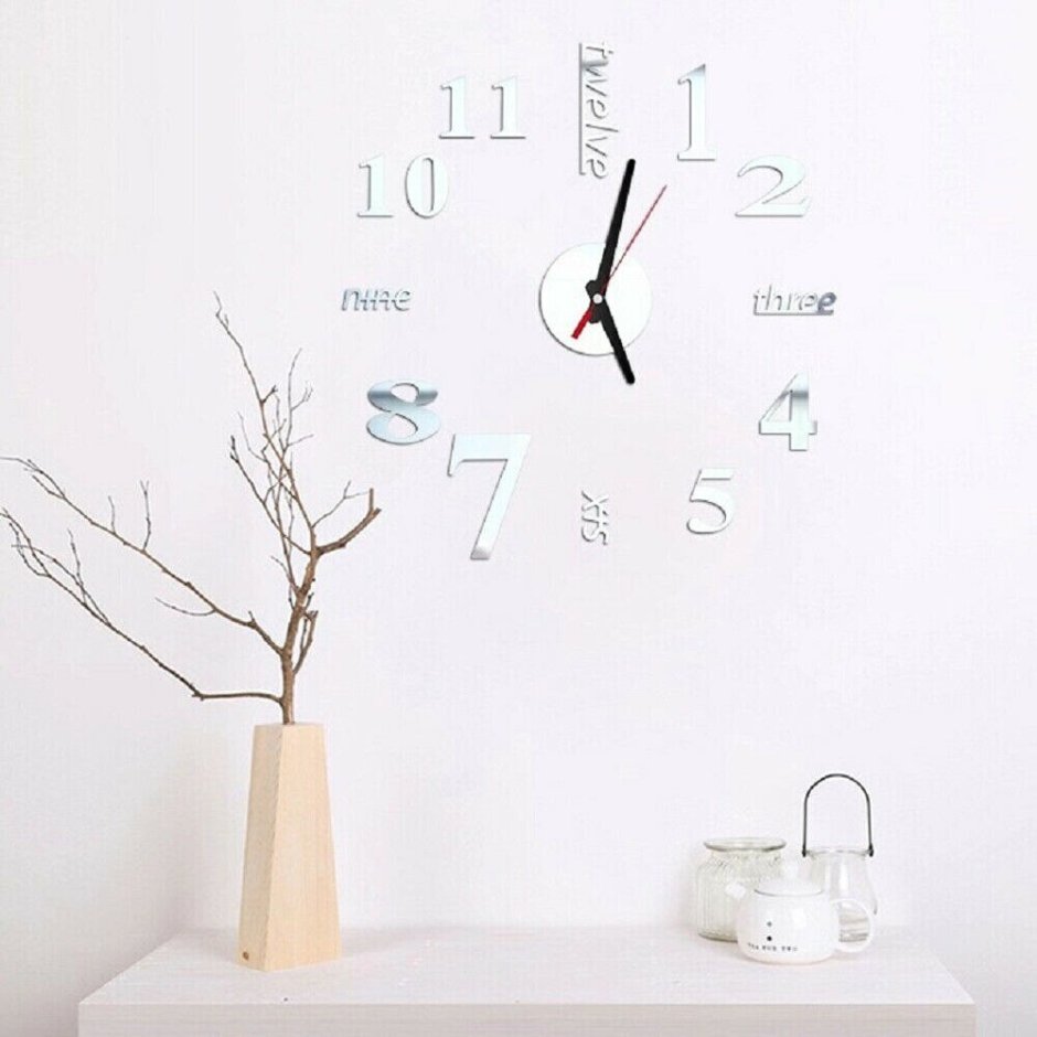 Нарисованные часы на стене
