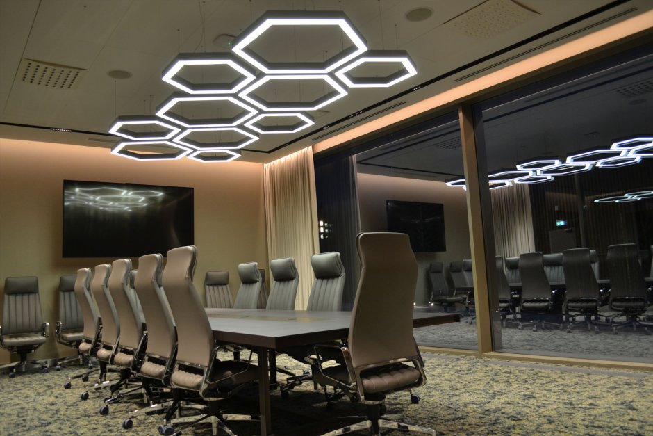 Светильник для переговорной комнаты