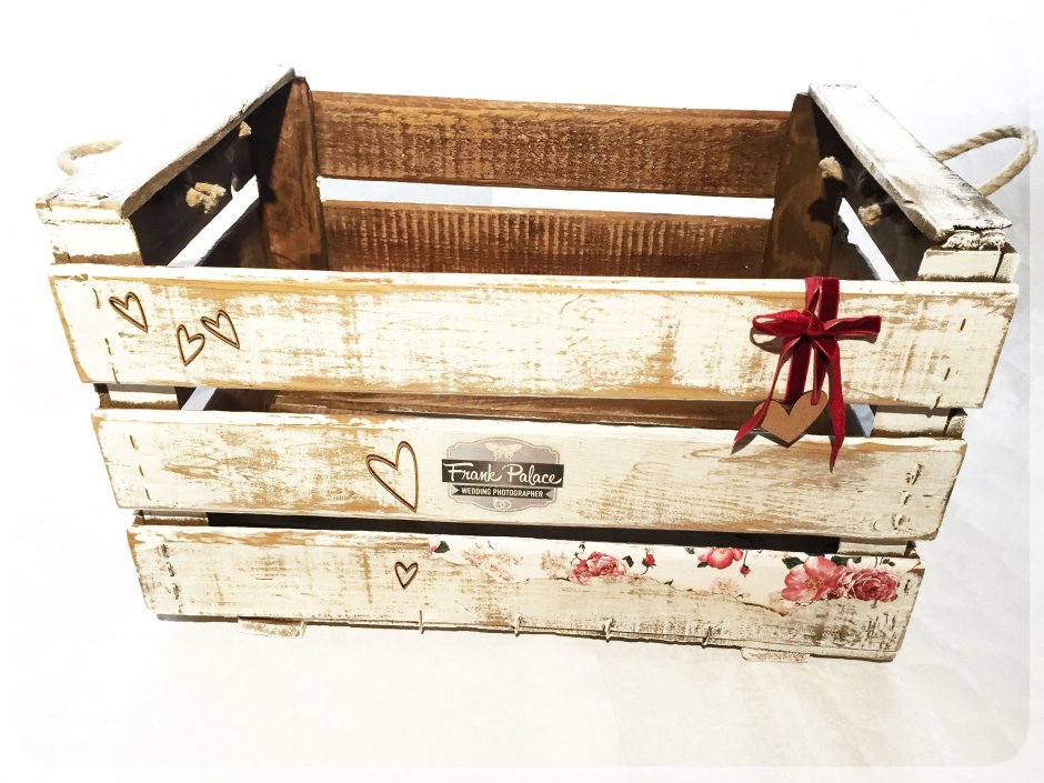 Украшение деревянного ящика