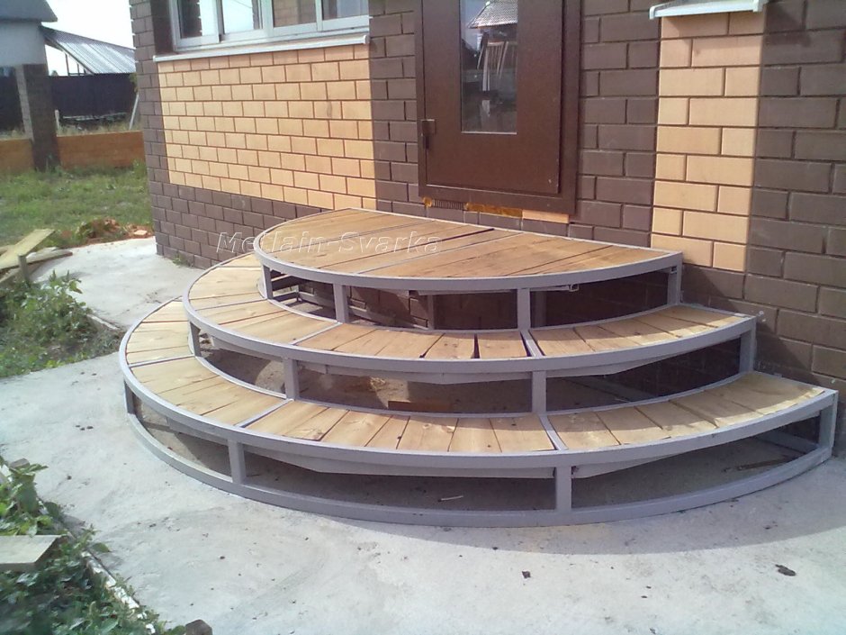 Круглые ступеньки для крыльца