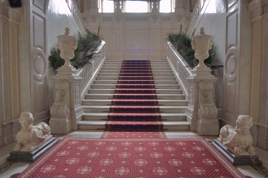 Константиновский дворец парадная лестница