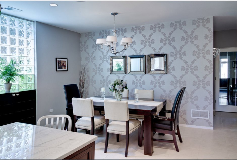 Комбинированные обои для кухни в интерьере