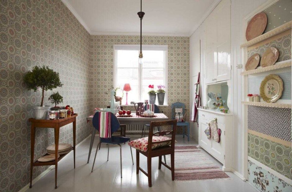 Обои в горошек в интерьере кухни