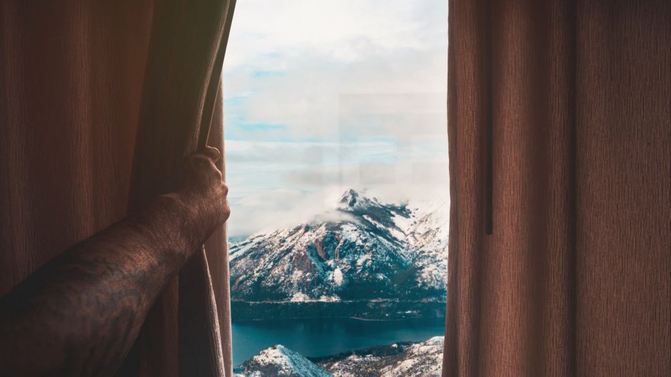 Вид из окна на горы