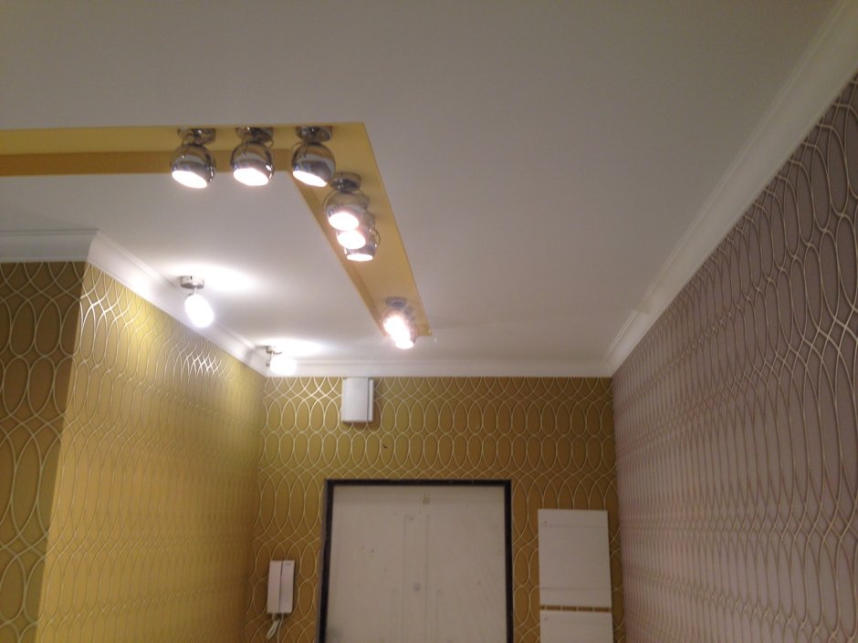 Подвесной потолок в г образной комнате
