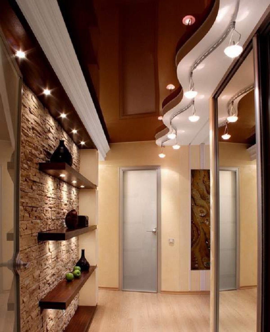 Двухуровневые натяжные потолки с подсветкой в коридор