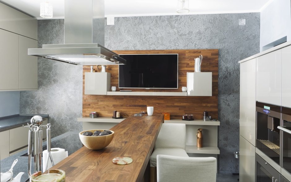 Кухня с телевизором на стене