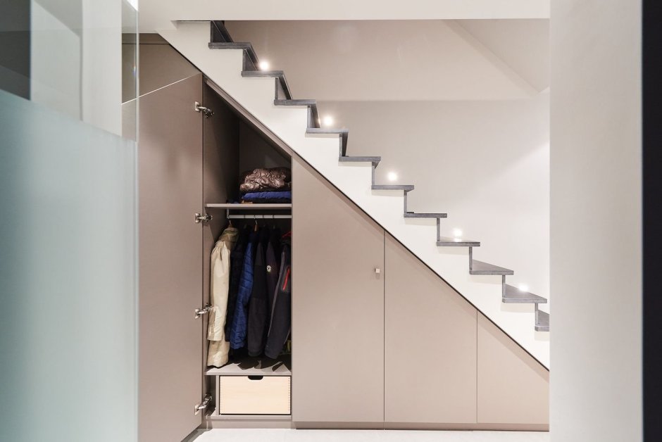 Система хранения под лестницей