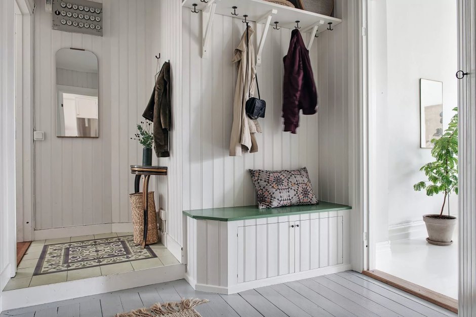 Антресоли в прихожей в хрущевке