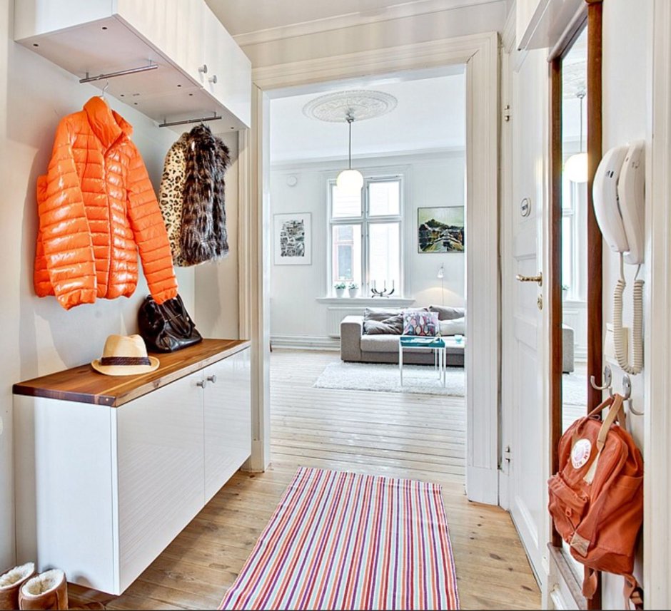 Прихожая в стиле Кантри