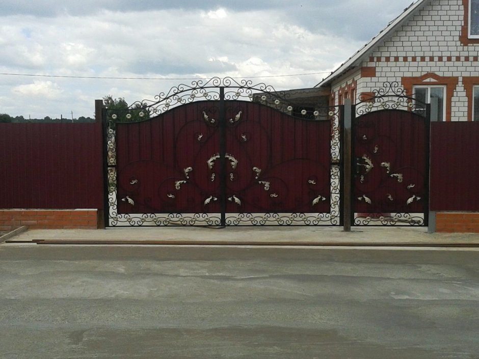 Красивые ворота из профнастила
