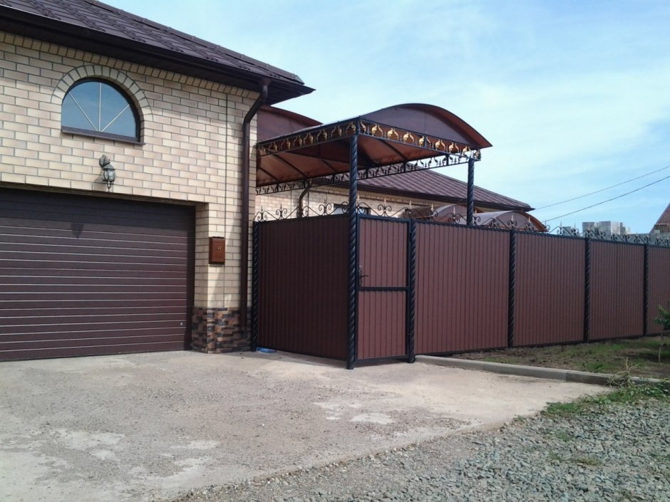 Навес с воротами и калиткой