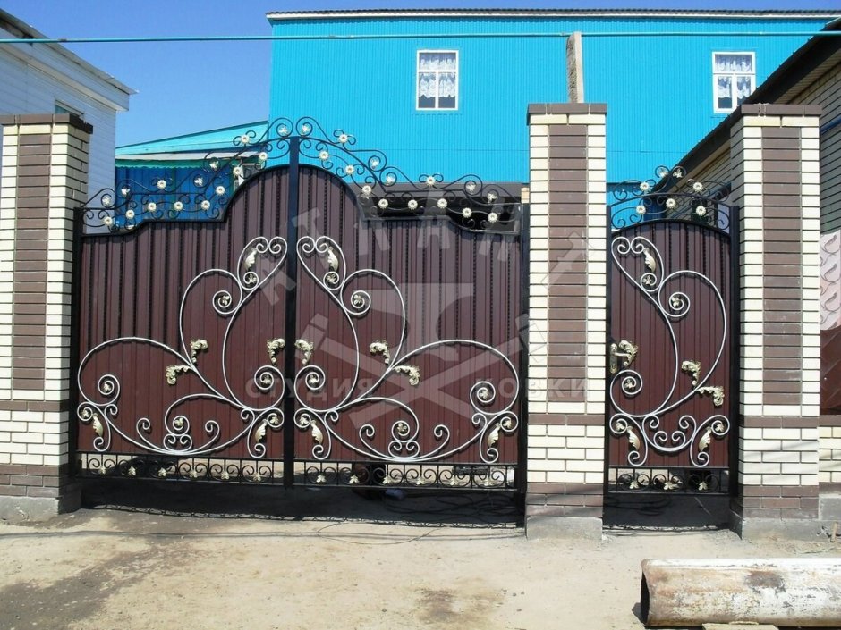 Кованые ворота с калиткой