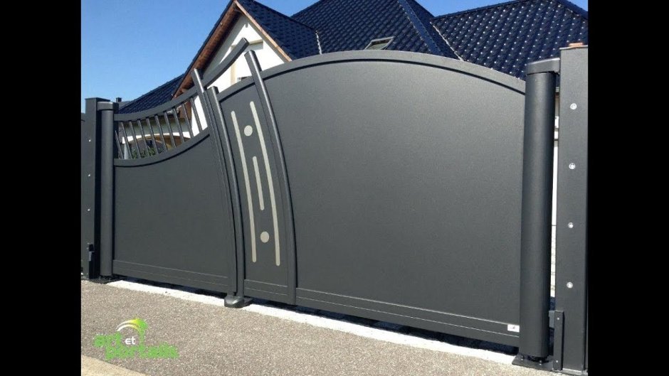 Необычные распашные ворота