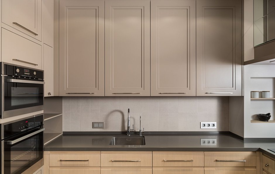 Кухня бежевая фасады