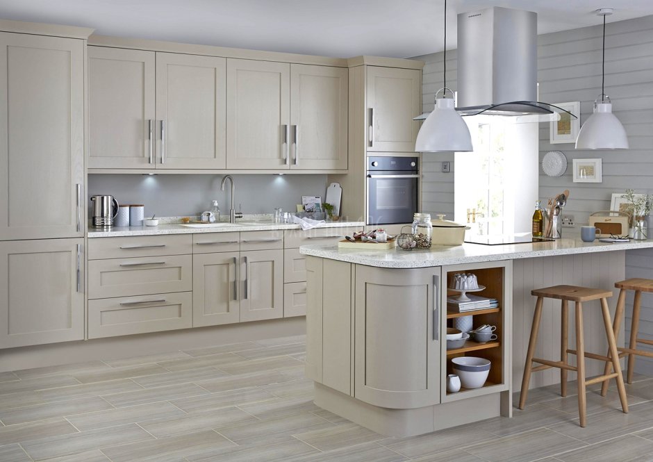 Светлые кухонные гарнитуры