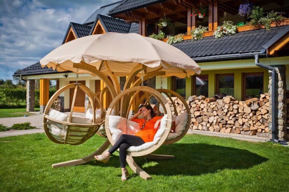 Деревянная беседка со шторами