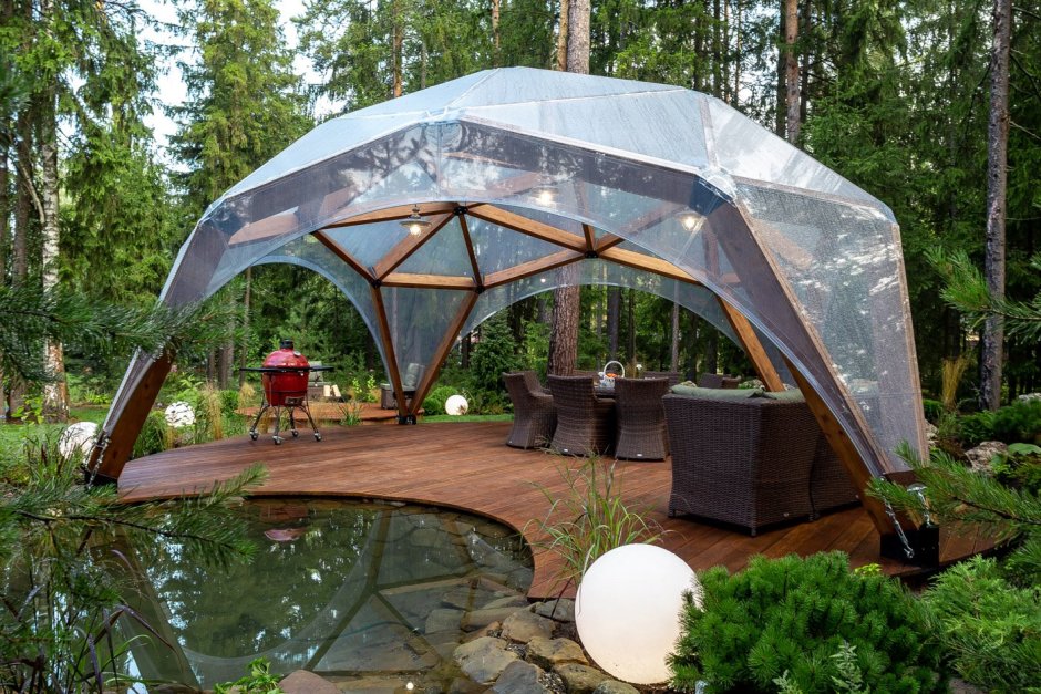 Беседка из старых досок