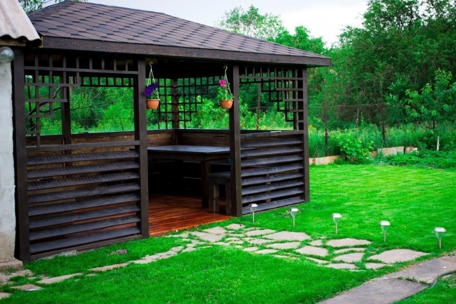 Навес для посиделок на даче