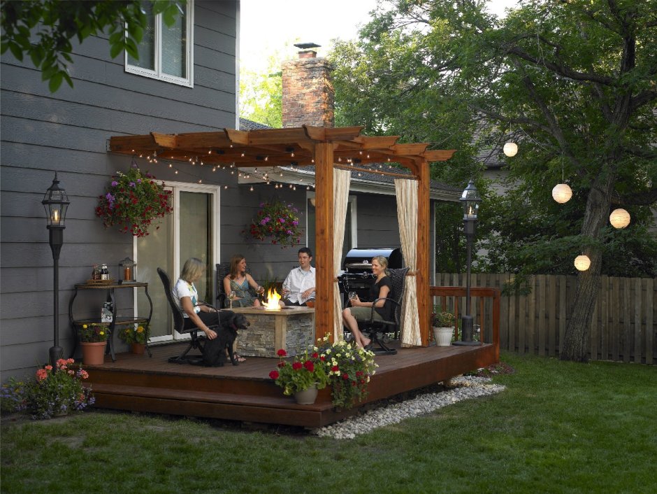 Беседка на даче из подручных материалов