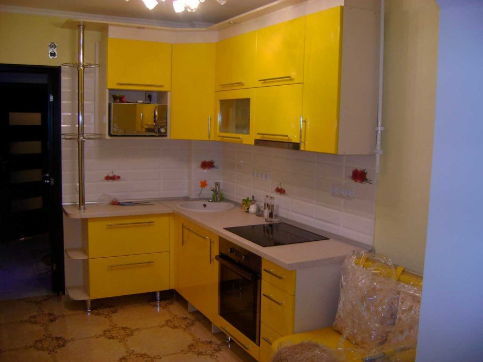 Желтая кухня в американском стиле
