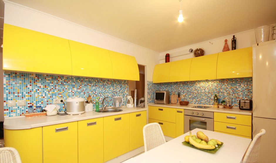 Кухня в желтых тонах