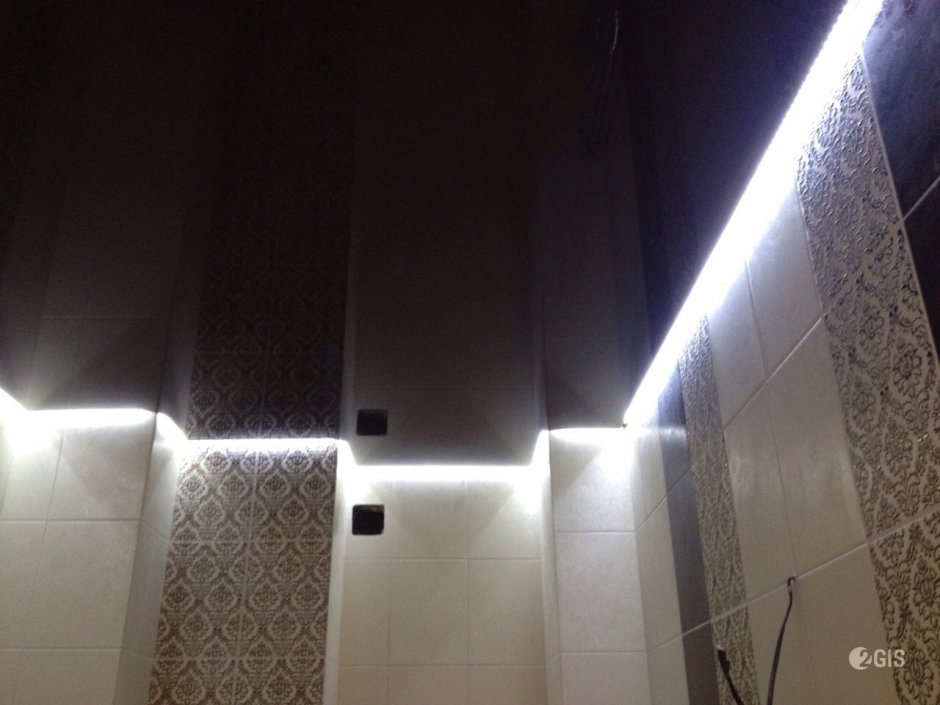 Диодная подсветка потолка в ванной
