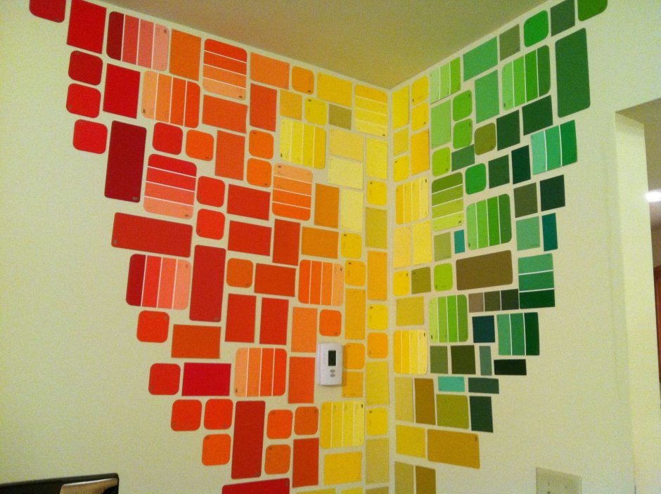 Декор стены разноцветными красками