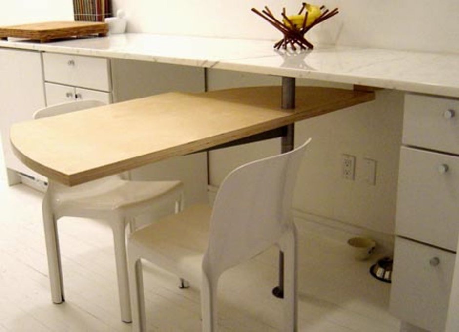 Выдвижной стол на кухне