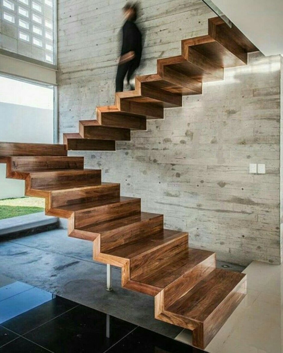 Комната под лестницей