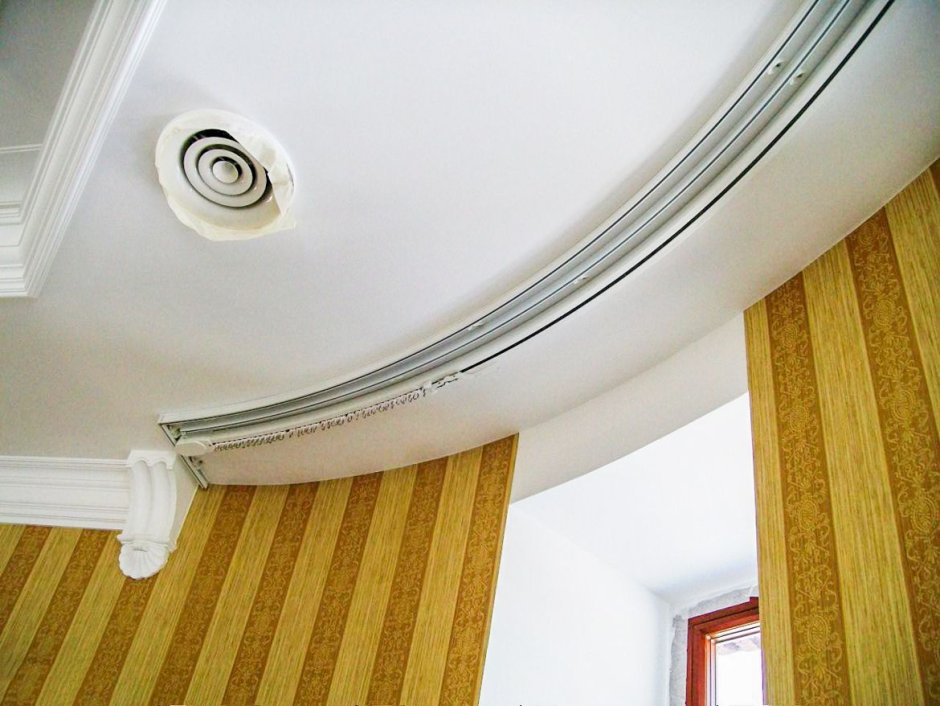 Натяжной потолок маскировочная лента или плинтус