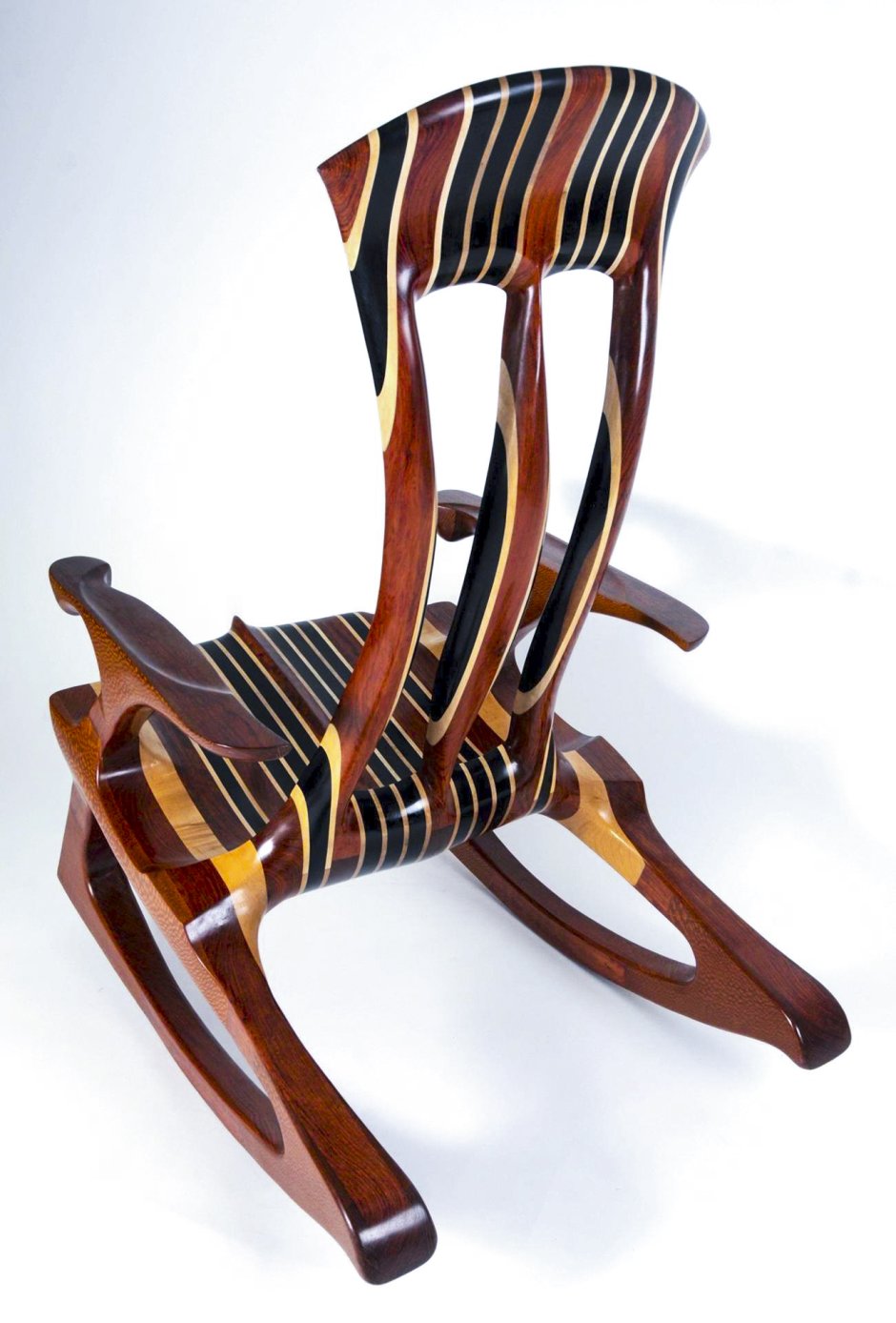 Необычные стулья из дерева