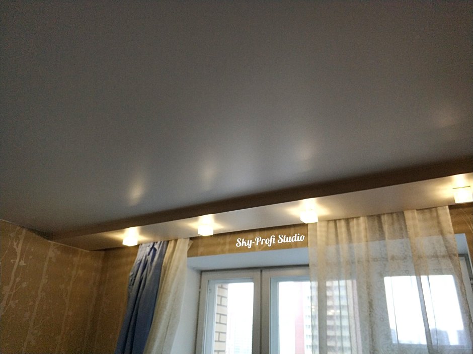 Натяжной потолок со скрытым карнизом
