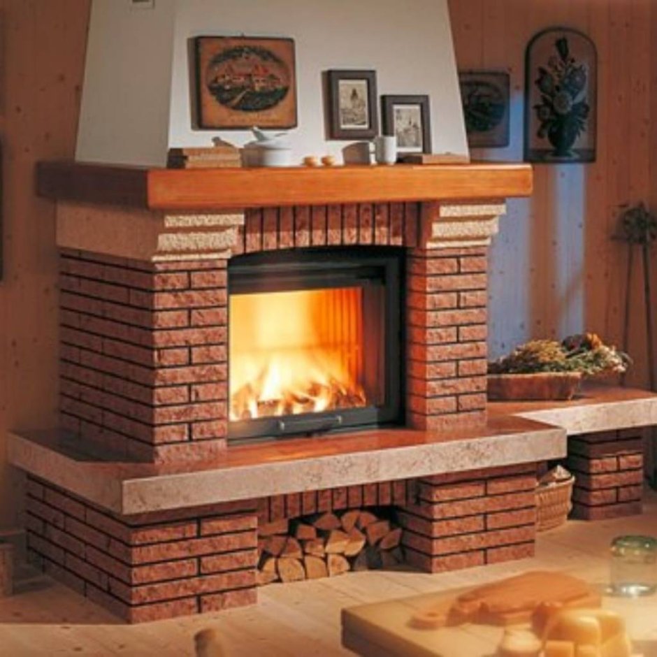 Камин из кирпича в частном доме