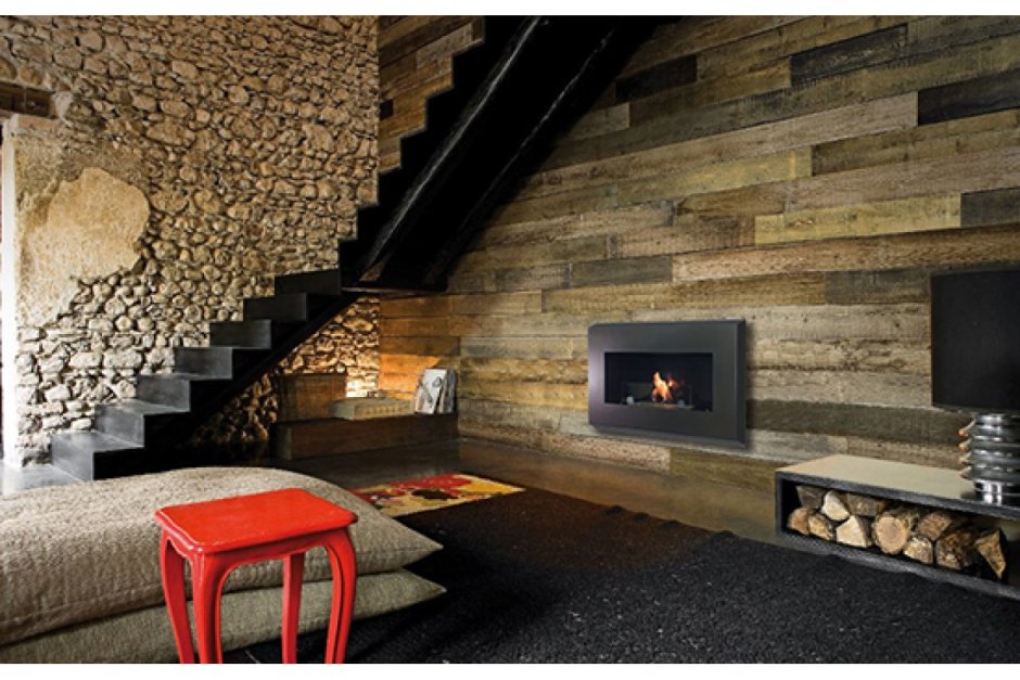 Камин под лестницей