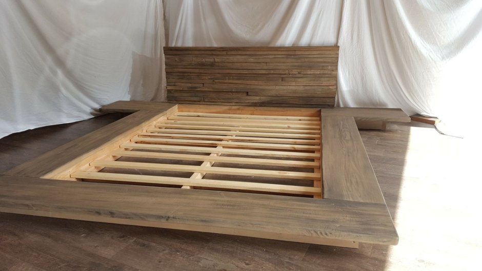 Деревянный каркас кровати