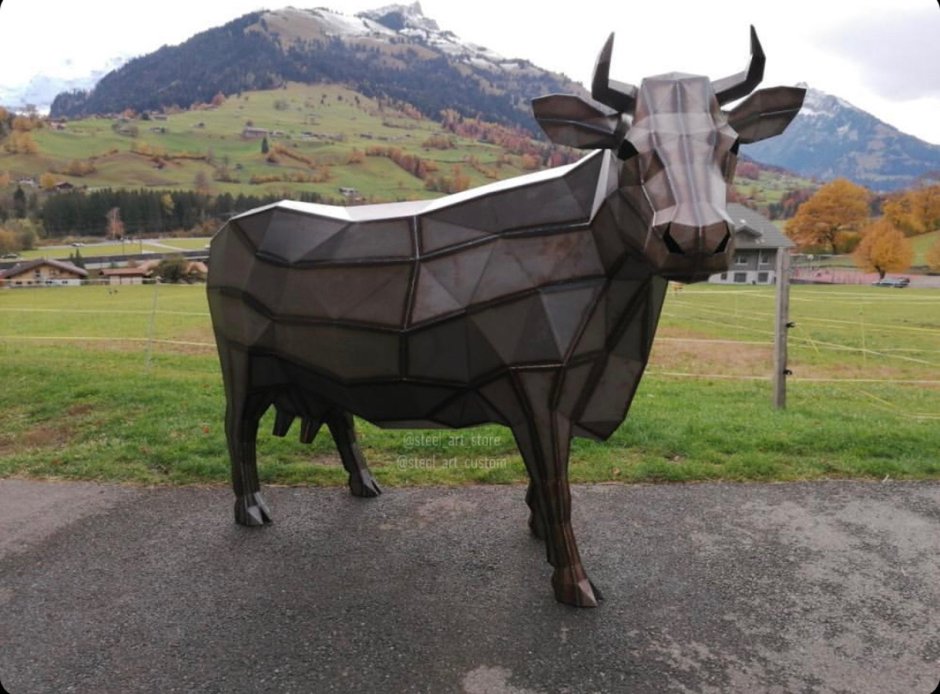 Белые металлические скульптуры