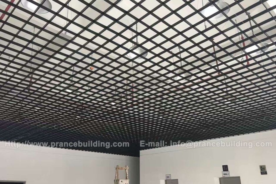 Потолок из сетки в стиле лофт