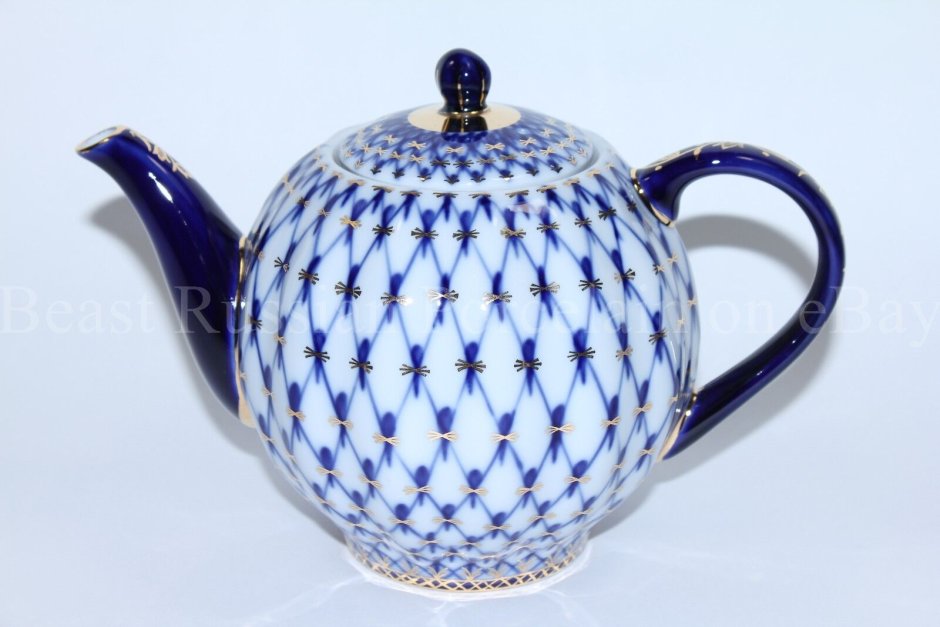 Чайник черный и сахарница