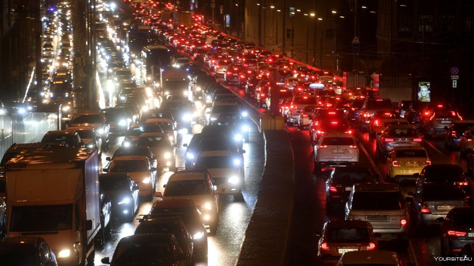 Автомобильная пробка ночью