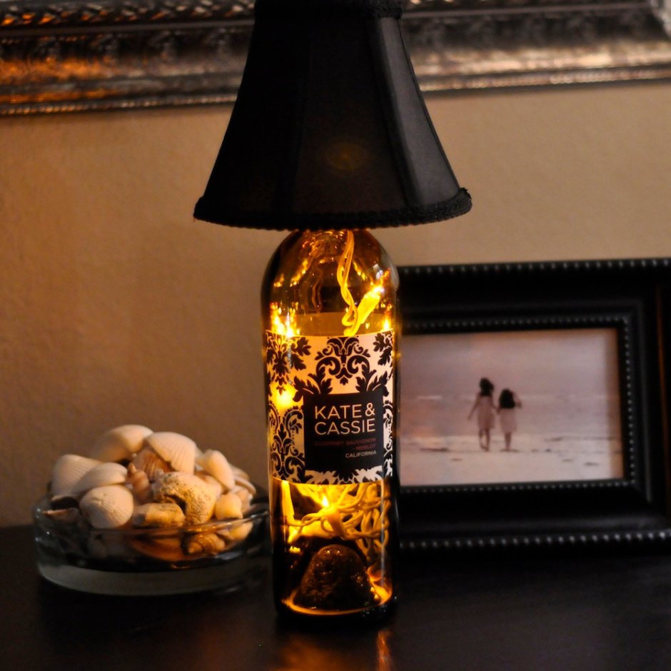 Настольный светильник из бутылки вина