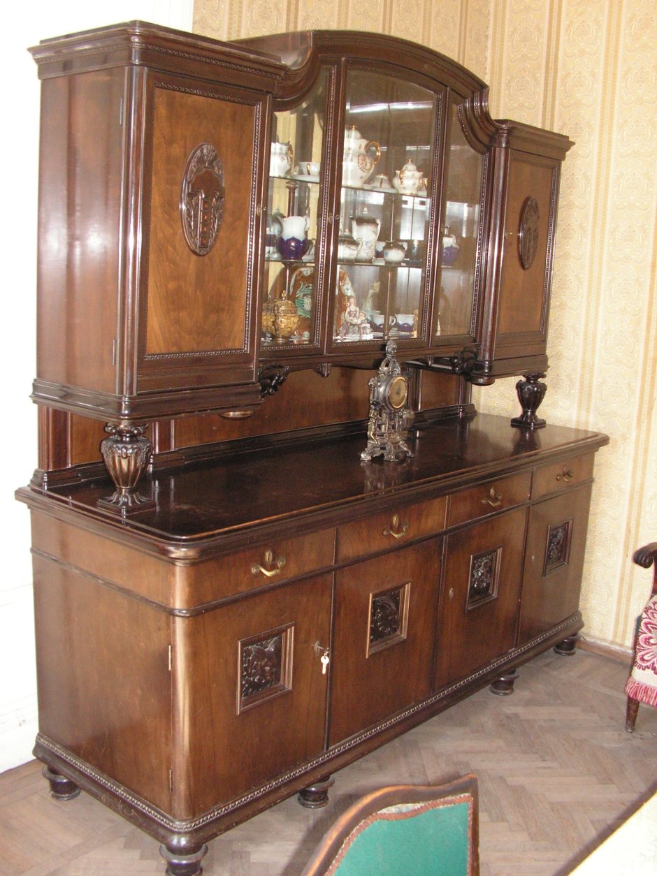 Старинный немецкий буфет