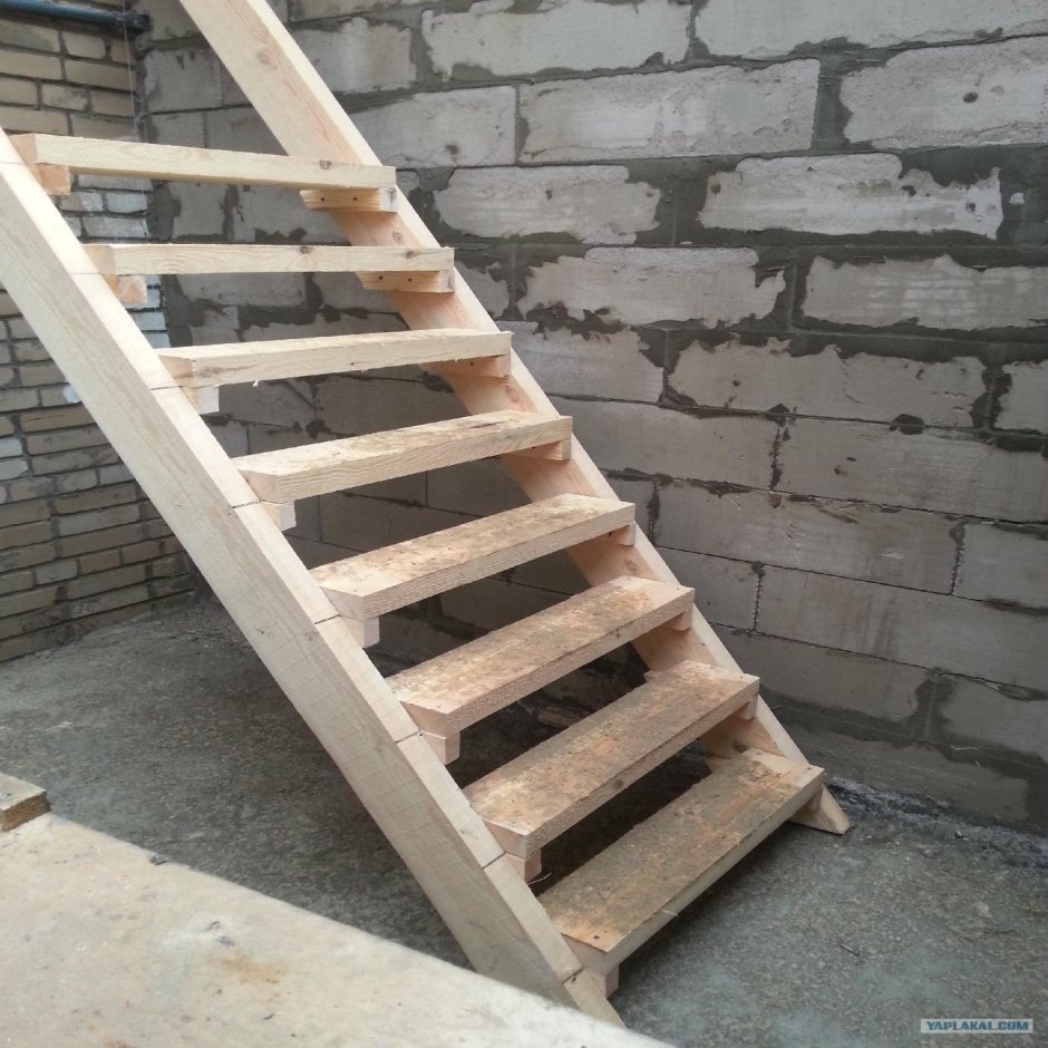 Лестница строительная деревянная