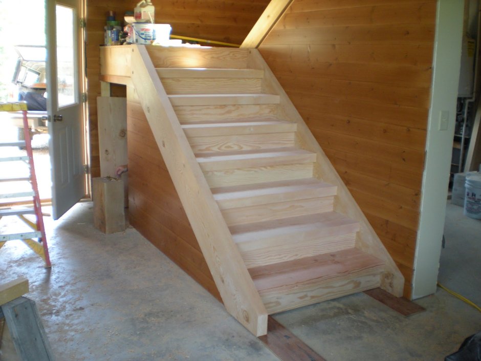 Простая деревянная лестница своими руками