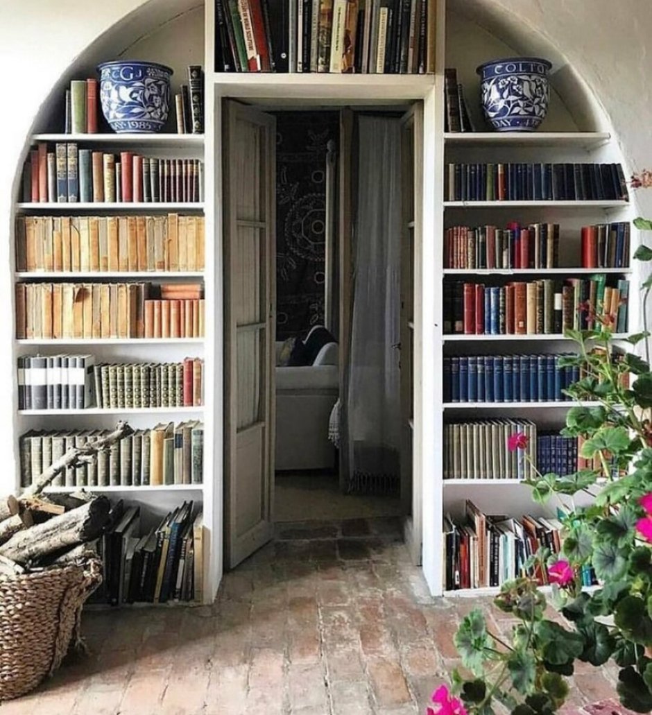 Книжный шкаф с аркой