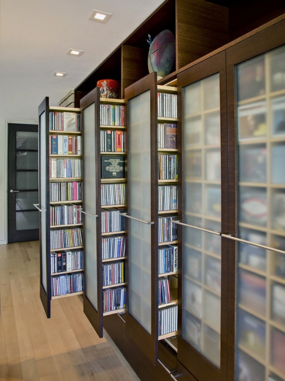 Книжные шкафы в прихожую в коридор