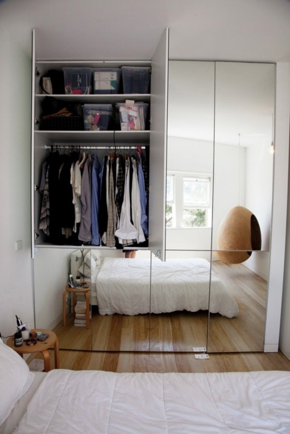 Встроенные шкафы для маленькой комнаты