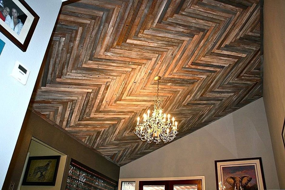 Оригинальный деревянный потолок